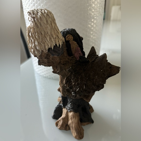 INDIAN TRIBAL MAN/ WOLF/ EAGLE STATUE - Picture 6 of 6